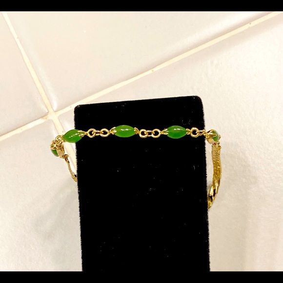 Bracelet. Beautiful with Green Stones. Excellent Condition - Picture 5 of 16